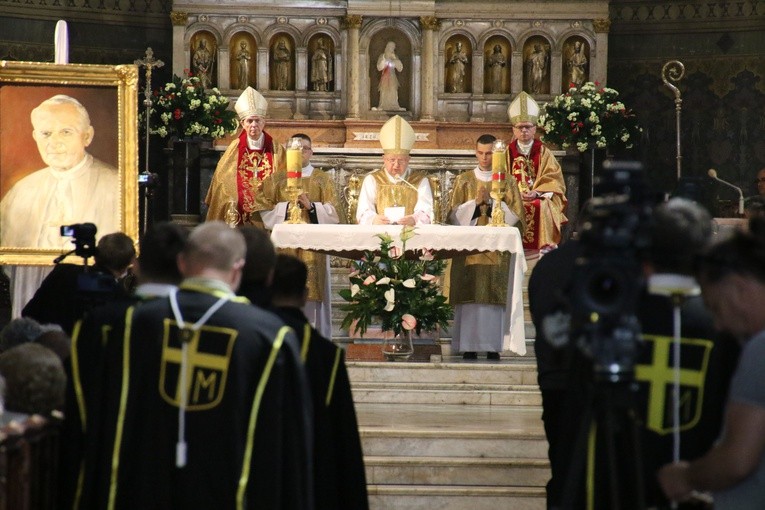 Płock. Obchody 100. rocznicy chrztu św. Jana Pawła II