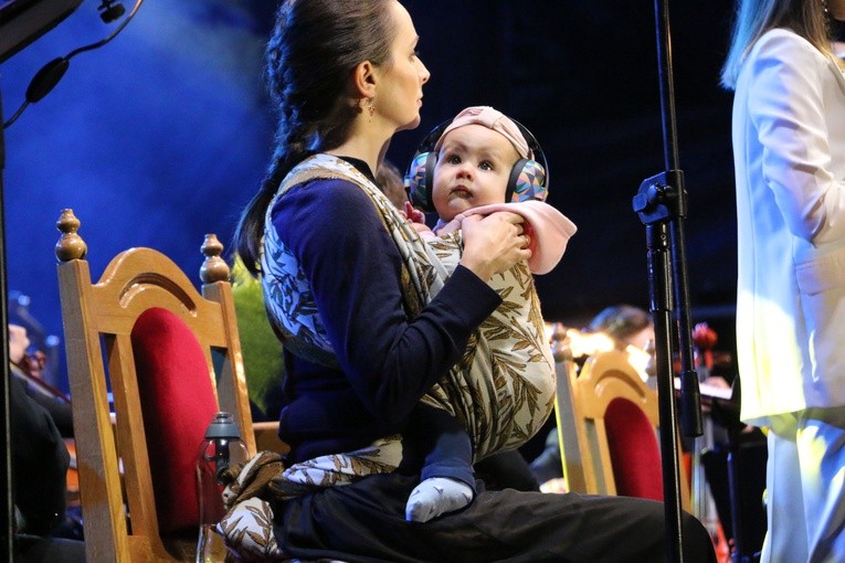 Czerwińsk n. Wisłą. Koncert jubileuszowy w przyklasztornych ogrodach