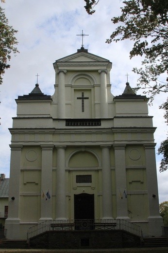 Zabytkowy kościół w Szczawinie Kościelnym