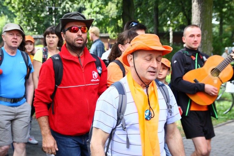 Pielgrzymka na Jasną Górę - wyjście z katedry