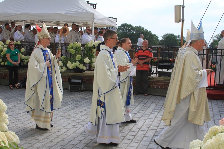Pielgrzymka na Jasną Górę. Msza św. na szczycie