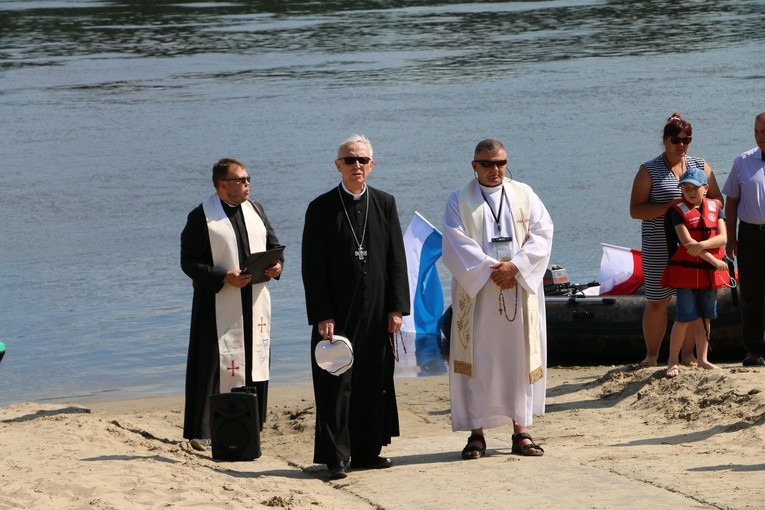 Czerwińsk n. Wisłą. Różaniec z bp. Piotrem Liberą