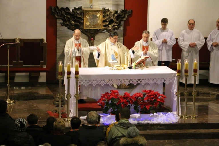 Płońsk. Msza św. inaugurująca Orszak Trzech Króli i Rok św. Jana Pawła II 