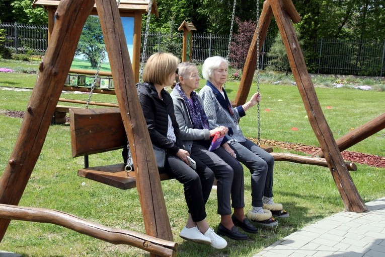 Sikórz. Piknik w Leonianum