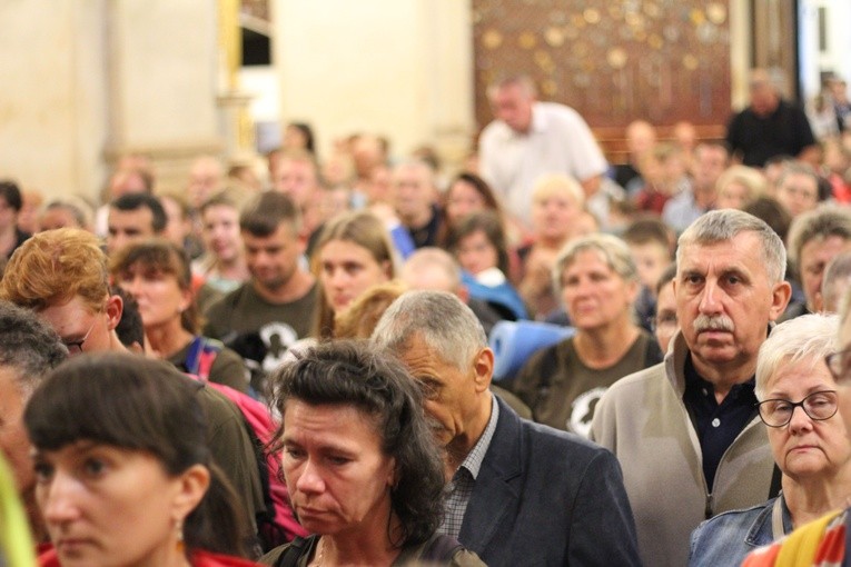 Pielgrzymka. W kaplicy Matki Bożej