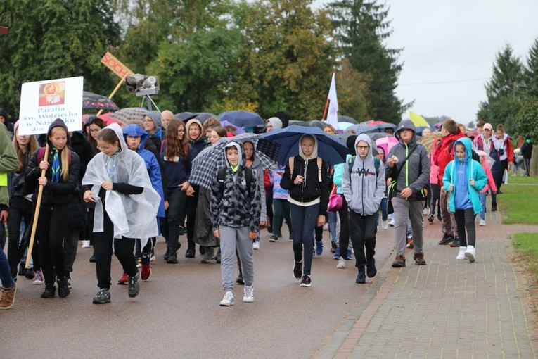 Rostkowo. Pielgrzymka dzieci
