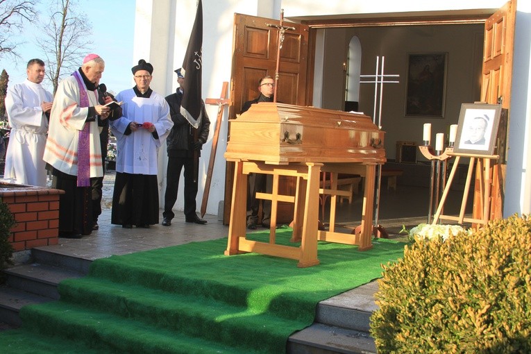 Czermno. Pogrzeb ks. Tadeusza Żerdziewskiego