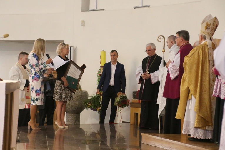 Płock. 40-lecie parafii pw. św. Jadwigi Królowej