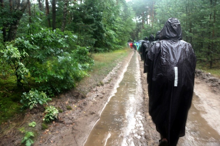 Pielgrzymka na Jasną Górę. Pierwszy dzień cz. 1