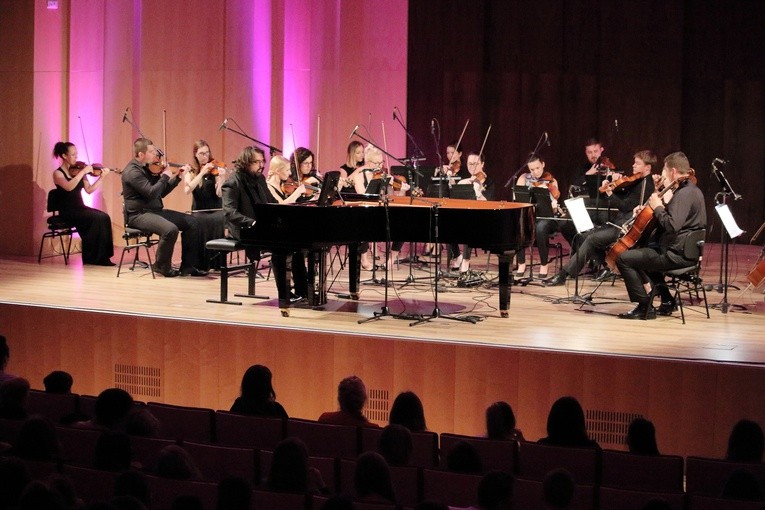 Filharmonia /ostrożnie, wciąga