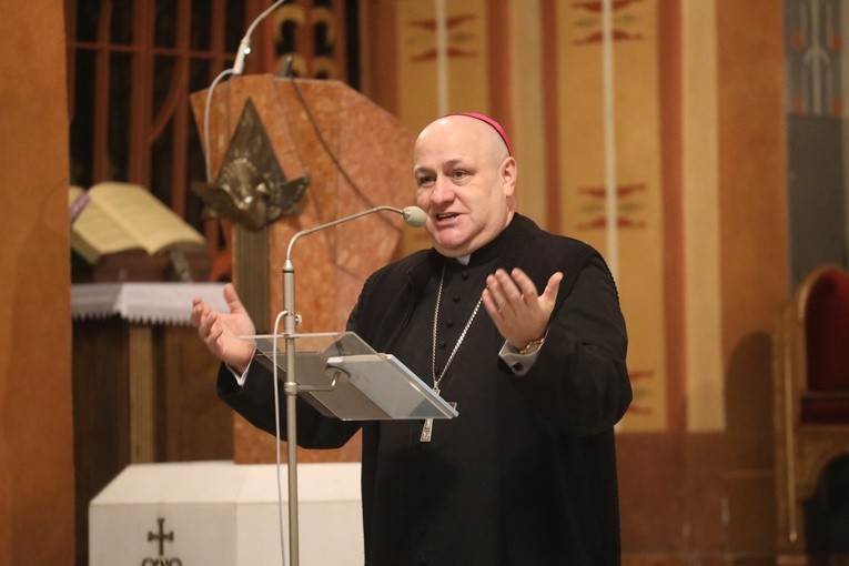 Bp Greger do nauczycieli: Polska szkoła jest na wyjątkowo ostrym zakręcie, to jest - czasem bezwzględna - walka o uczniów