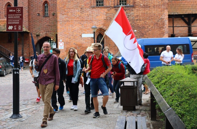 Uczestnicy ŚDM na oblężeniu Malborka