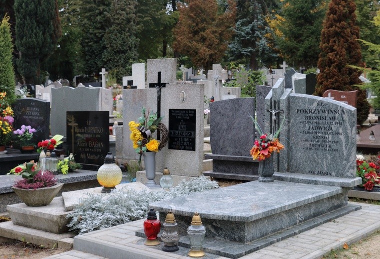Cmentarz przy kościele Marianów