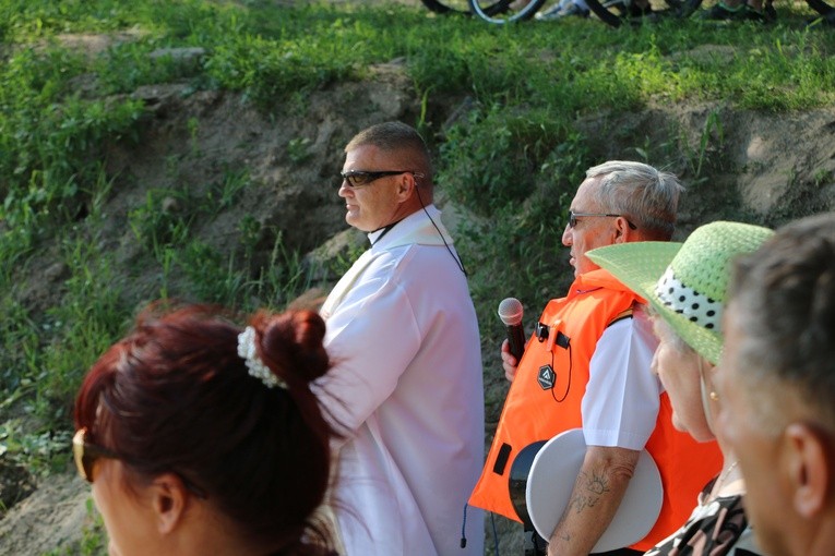 Czerwińsk n. Wisłą. Różaniec z bp. Piotrem Liberą