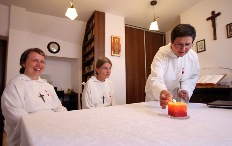 Nowe żeńskie zgromadzenia zakonne w Polsce