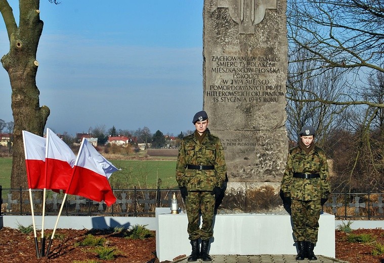 Obelisk na Piaskach w Płońsku przypomina o miejscu hitlerowskiej zbrodni sprzed 70 laty