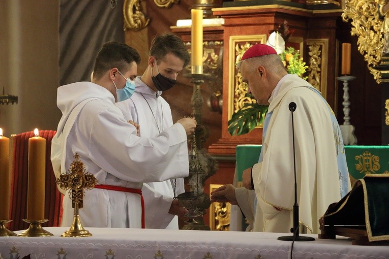 Dzierzgoń - poświęcenie koron Matki Bożej