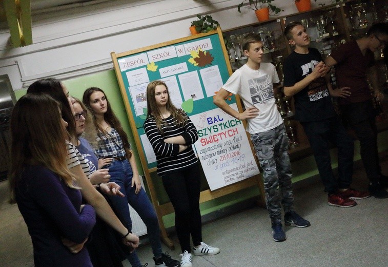 Zabawa świętych w Gardei