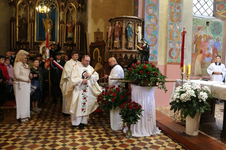 Niedzbórz. Wprowadzenie relikwii św. Rity