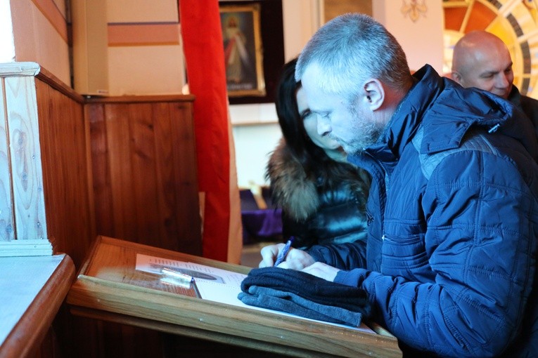 Nuna. Odsłonięcie pamiątkowej tablicy