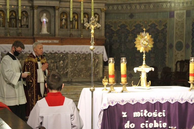 Płock. Gorzkie Żale w katedrze