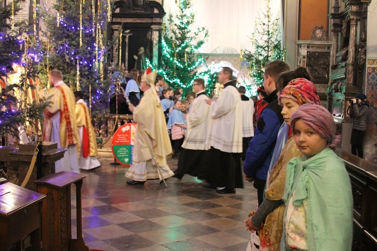 Mali kolędnicy w Płocku