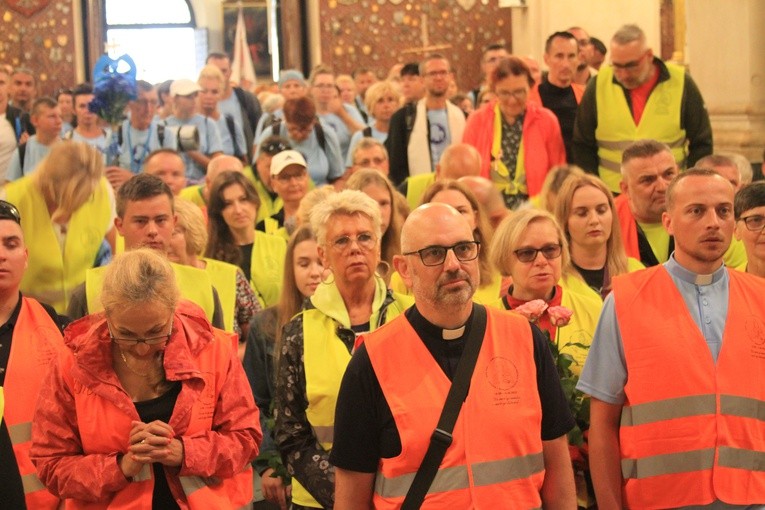 Pielgrzymka. W kaplicy Matki Bożej