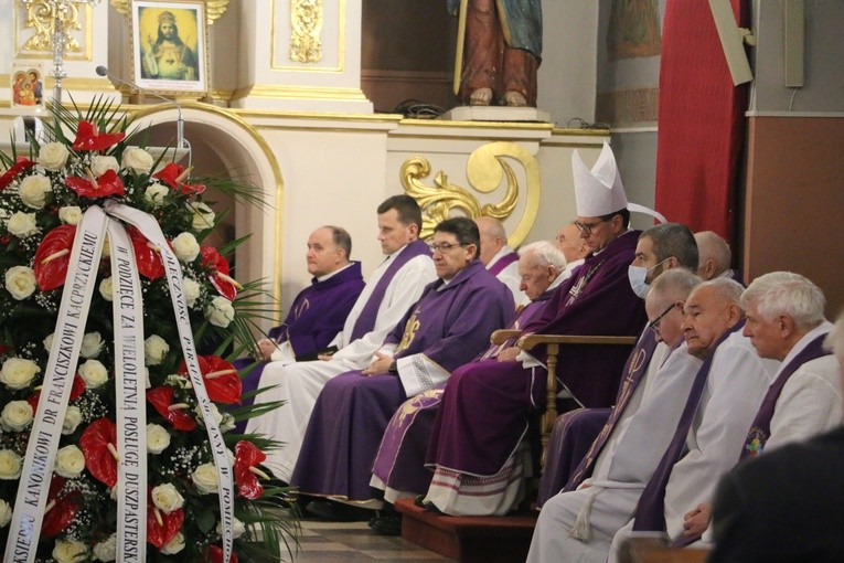 Pomiechowo. Pogrzeb ks. kan. Franciszka Kacprzyckiego