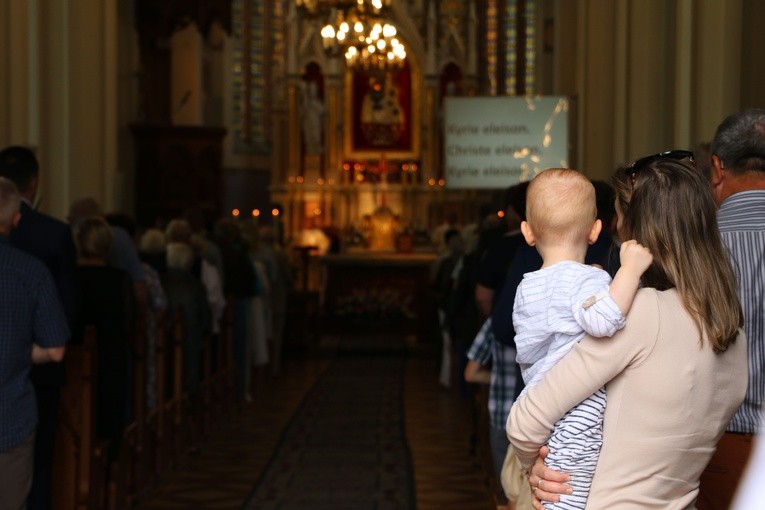 Popowo Kościelne. Wprowadzenie relikwii bł. Carla Acutisa