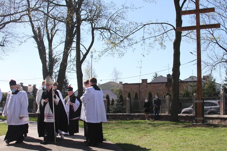 Maków Mazowiecki. Poświęcenie krzyża morowego