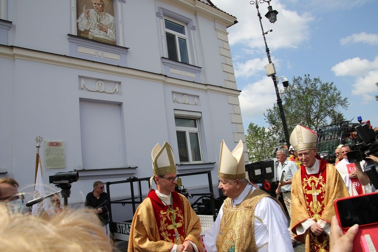 Płock. Poświęcenie mozaiki w oknie papieskim