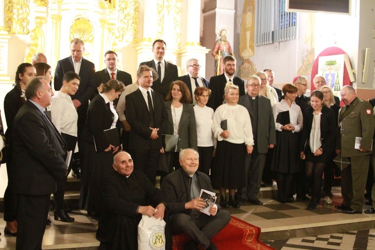 Byli alumni-żołnierze w Pomiechowie