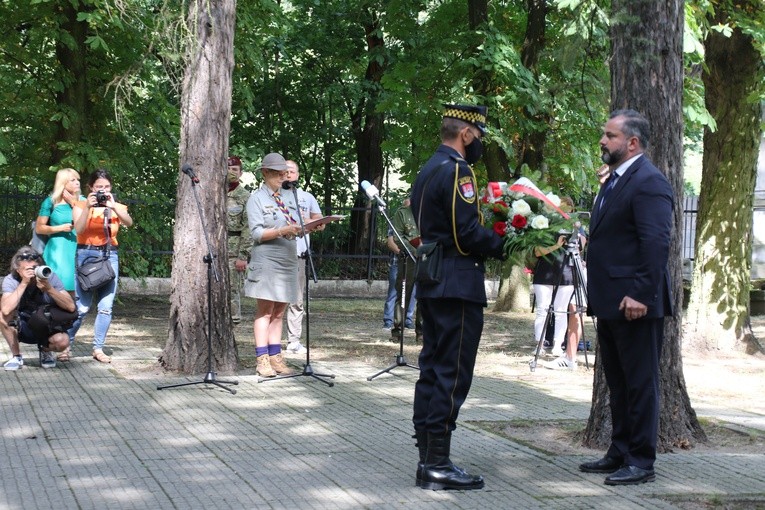 Płock. Uroczystości na cmentarzu garnizonowym