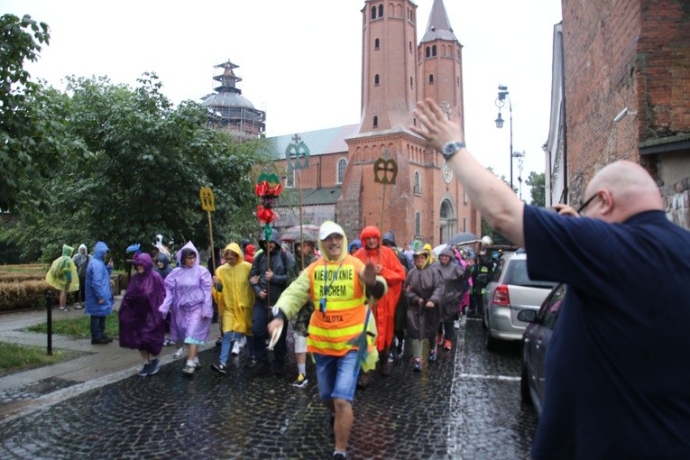 Pielgrzymka na Jasną Górę. Wyjście z Płocka cz.1