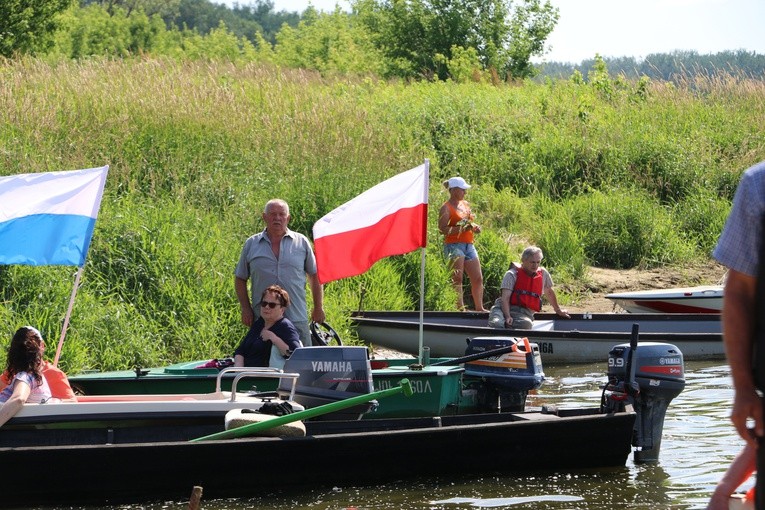 Czerwińsk n. Wisłą. Różaniec z bp. Piotrem Liberą
