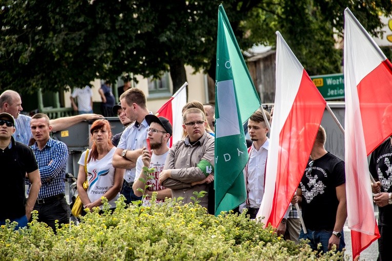 Goń z pomnika bolszewika - pikieta w Lidzbarku Warmińskim