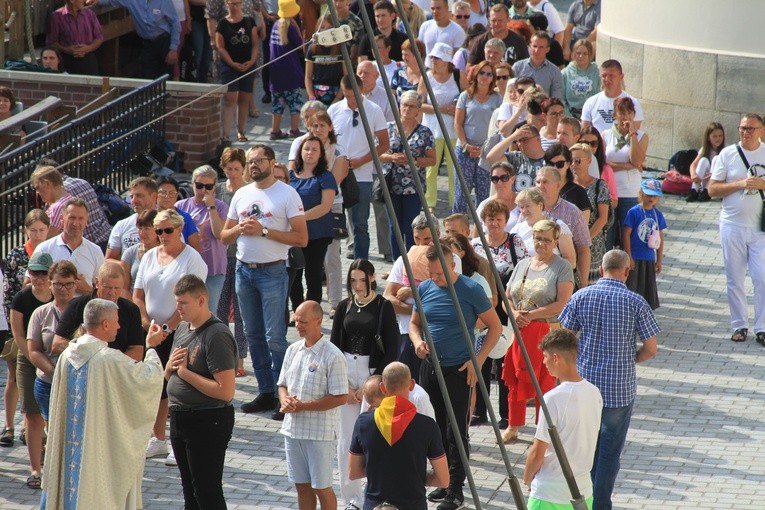 Pielgrzymka na Jasną Górę. Msza św. na szczycie
