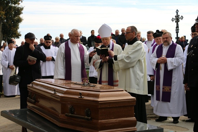 Lekowo. Pogrzeb ks. Tadeusza Janowskiego