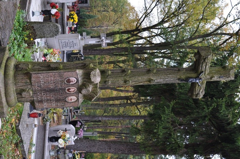 Cmentarz w Gąbinie