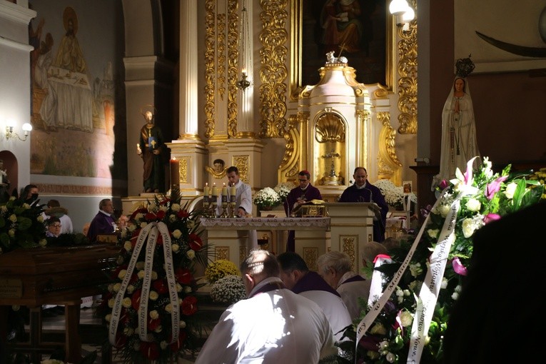 Pomiechowo. Pogrzeb ks. kan. Franciszka Kacprzyckiego