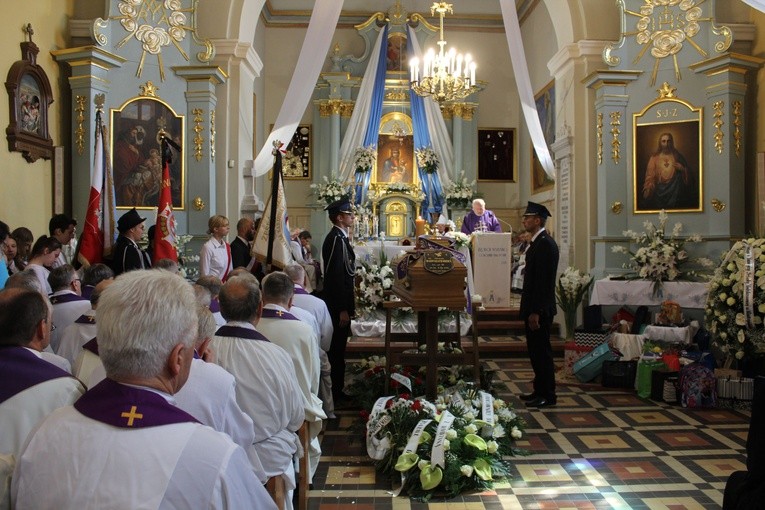 Radzymin. Uroczystości pogrzebowe ks. Zdzisława Kupiszewskiego