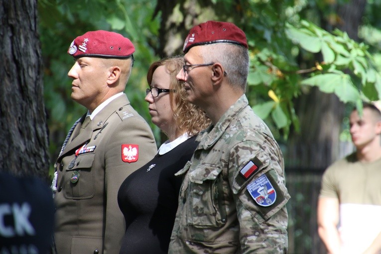 Płock. Uroczystości na cmentarzu garnizonowym