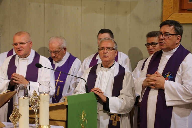 Msza żałobna za śp. ks. kan. Tadeusza Nikicina w Lubowidzu