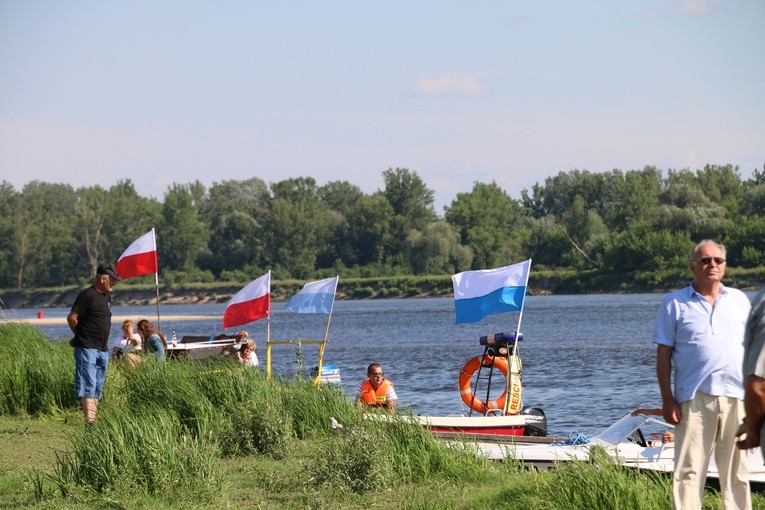 Czerwińsk n. Wisłą. Różaniec z bp. Piotrem Liberą
