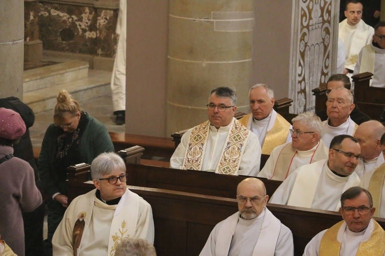 Płock. Msza Krzyżma w bazylice katedralnej