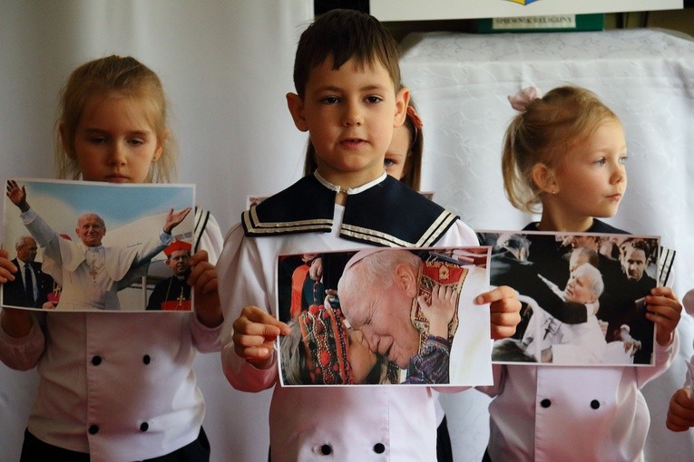 Przedszkolaki dla św. Jana Pawła II