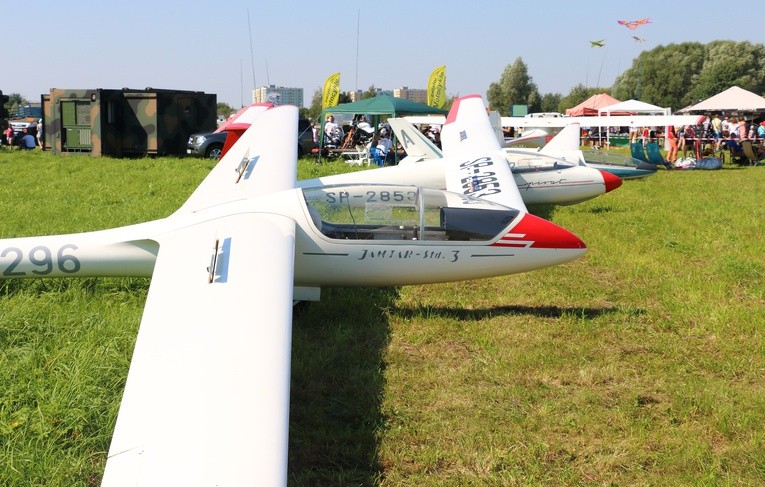 Rodzinny piknik lotniczy