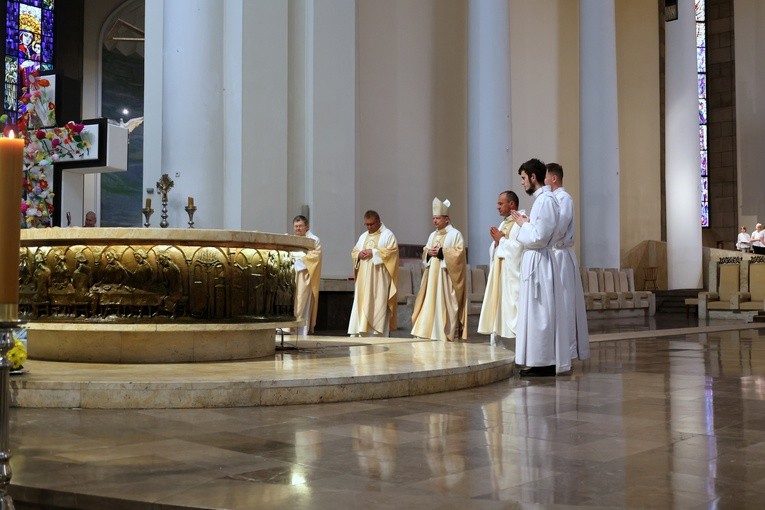 Katowice. Pielgrzymka dzieci komunijnych