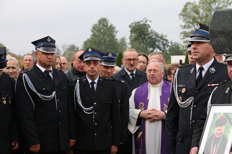 Stara Wrona. Uroczystości pogrzebowe ks. kan. Wawrzyńca Ulanowskiego