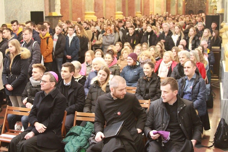 Jasna Góra. Pielgrzymka maturzystów